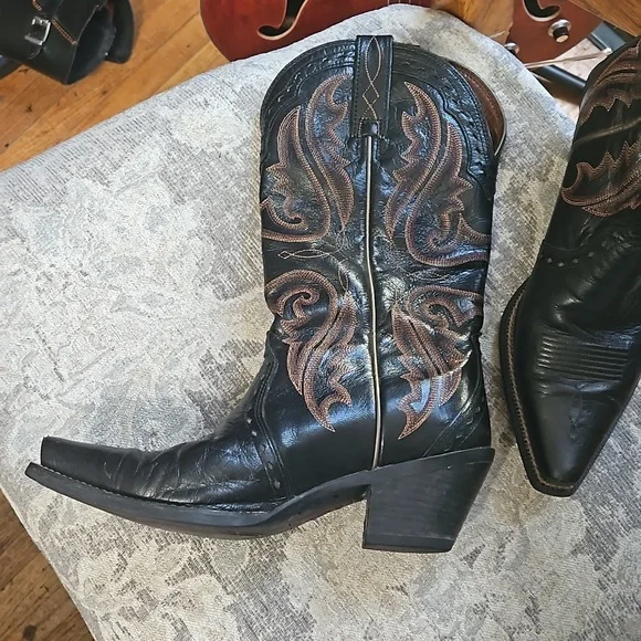 ARIAT Snip Toe Black Boots - Picture 3 of 16